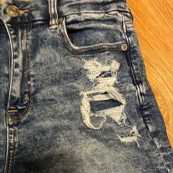 American Eagle Outfitters Blue Distressed Jean Shorts size 4 stretchy - Picture 2 of 7
